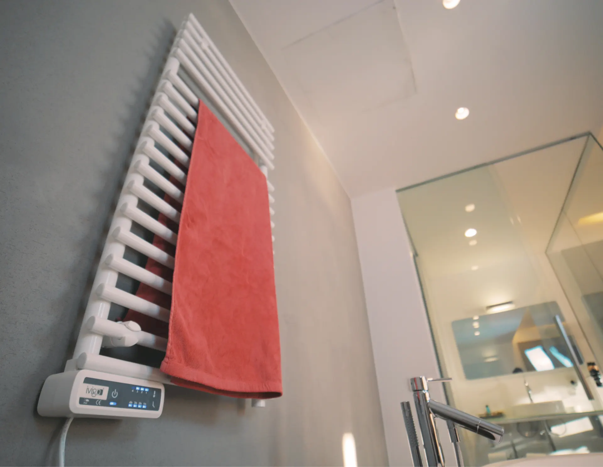 İVİGO EHR 450 Watt Profesyonel Havlu Isıtıcı Beyaz